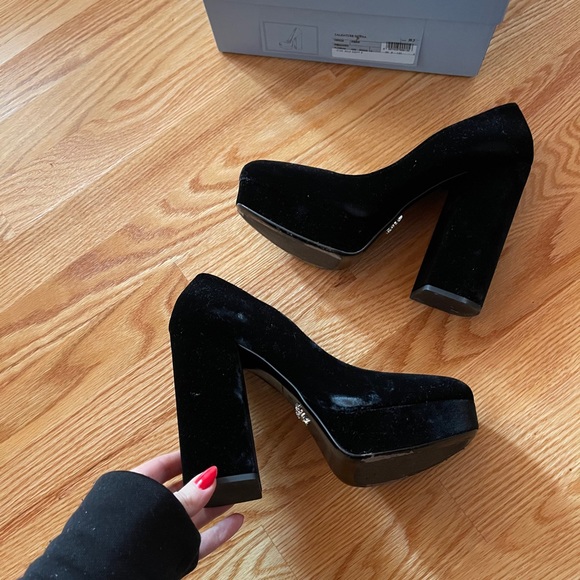 Prada velvet platform pumps - Picture 1 of 11
